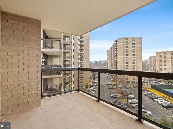 307 Yoakum Pkwy, Alexandria, VA