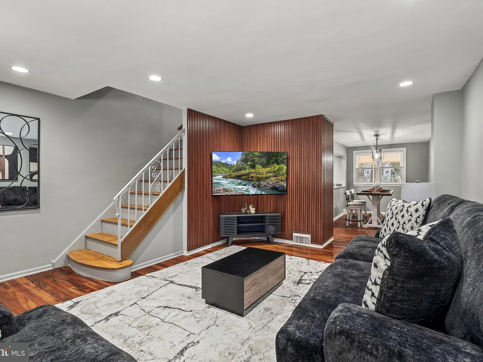 4 bed, 2.0 bath, 1700 sqft, $3,200 — Photo 3