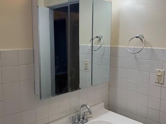5th image of 2251 119th St APT 1