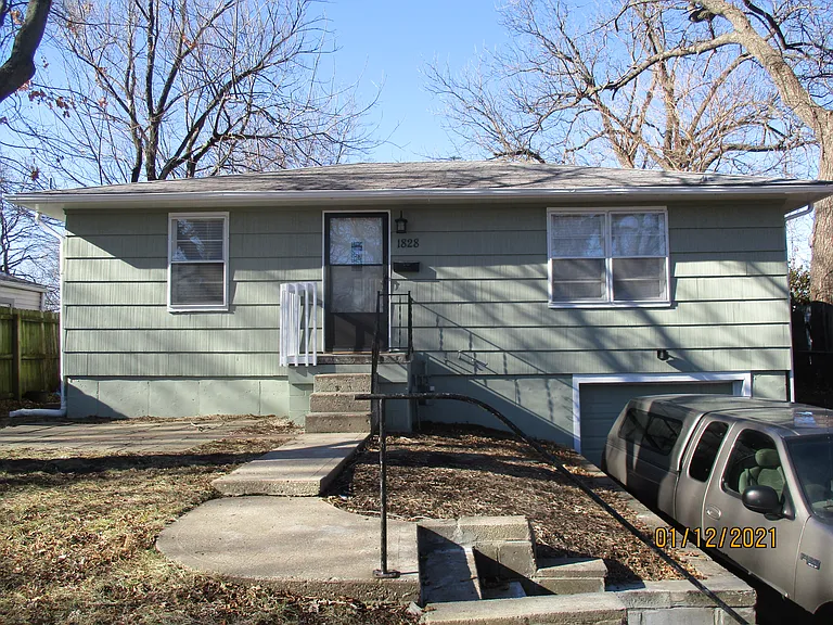 1828 S Valley St — Photo 1