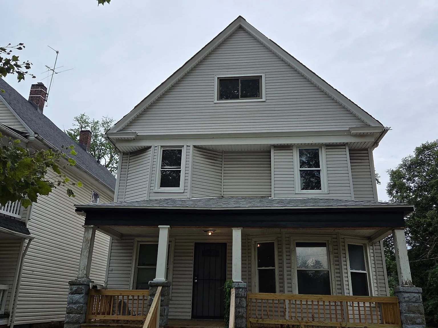 7 bed, $1,550 — Photo 1