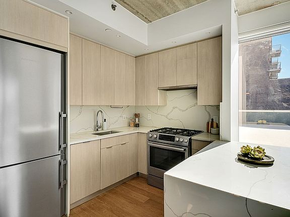 5th image of 175 Spencer St APT 6B