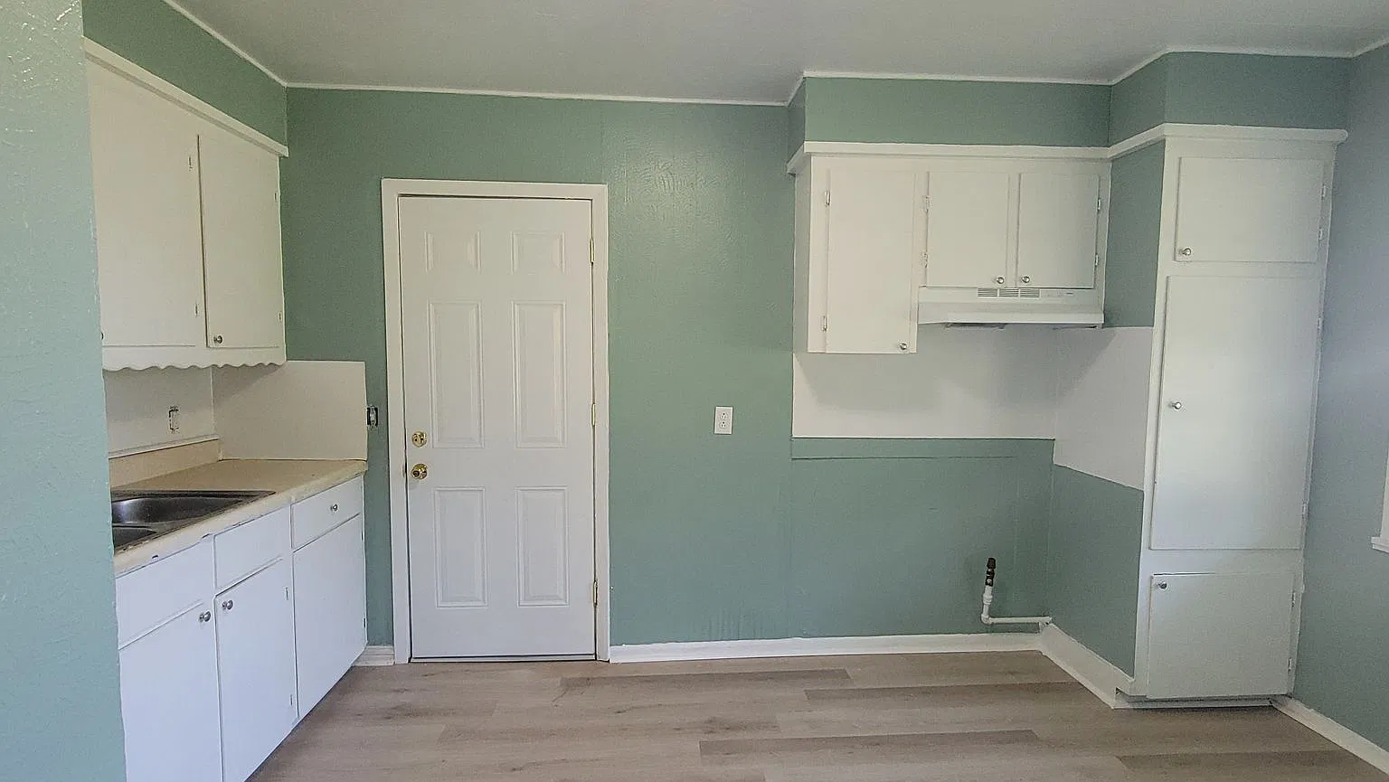 Adorable 3 bedroom/1 bath house with Central Air and Heat! — Photo 3