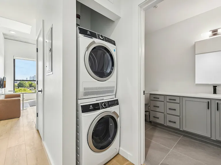 Washer & Dryer Washer & Dryer