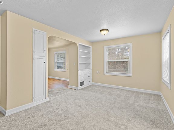 5th image of 4737 SE 28th Ave