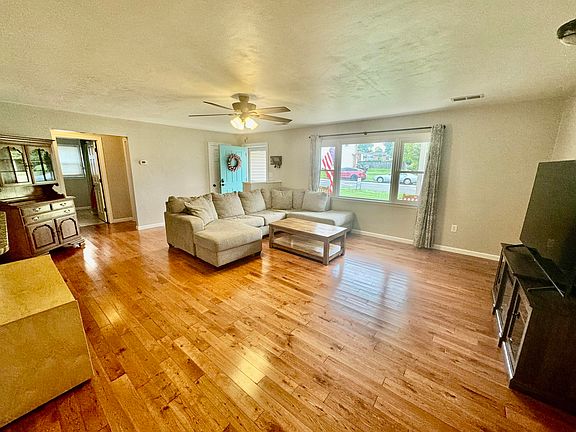 4th image of 5811 Old Manor Dr