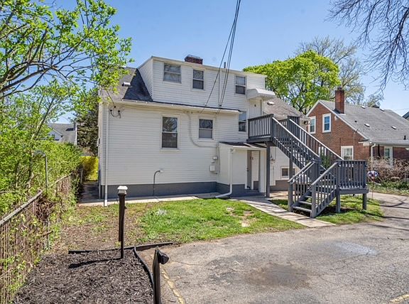 5th image of 321 Saint Louis St #2