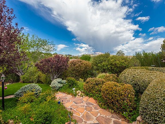 4th image of 2499 Desert Willow Dr