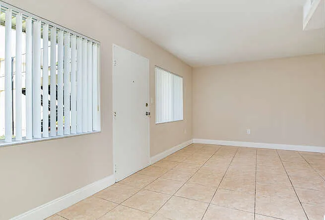 Chateau Apartments — Photo 33