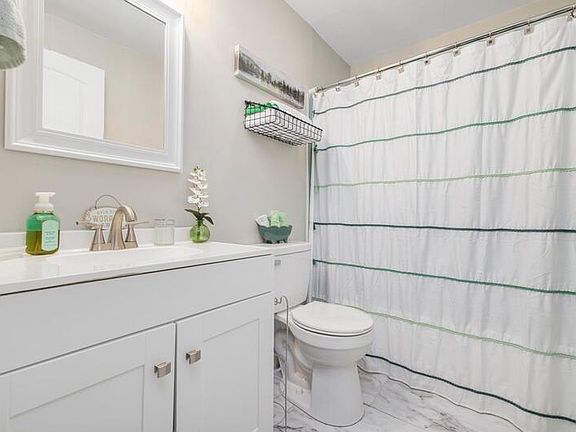 3rd image of 1300-1330 Windsor Ave #1330B