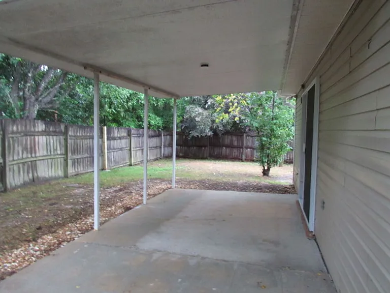 1093 Antigua Cir — Photo 15