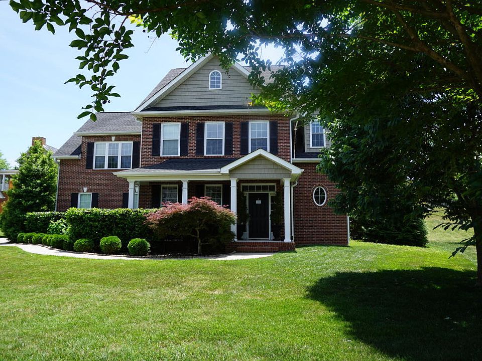 1st image of 804 Lourdes Ln
