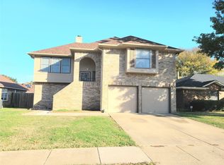 1105 Hanover Dr, Euless, TX 76040