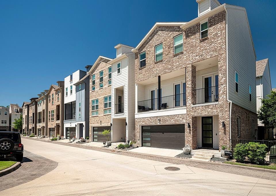 1st image of 2547 La Altura Ln