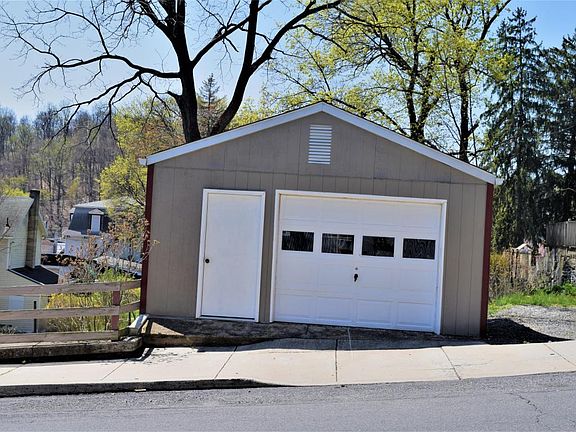 2nd image of 35 Messinger St
