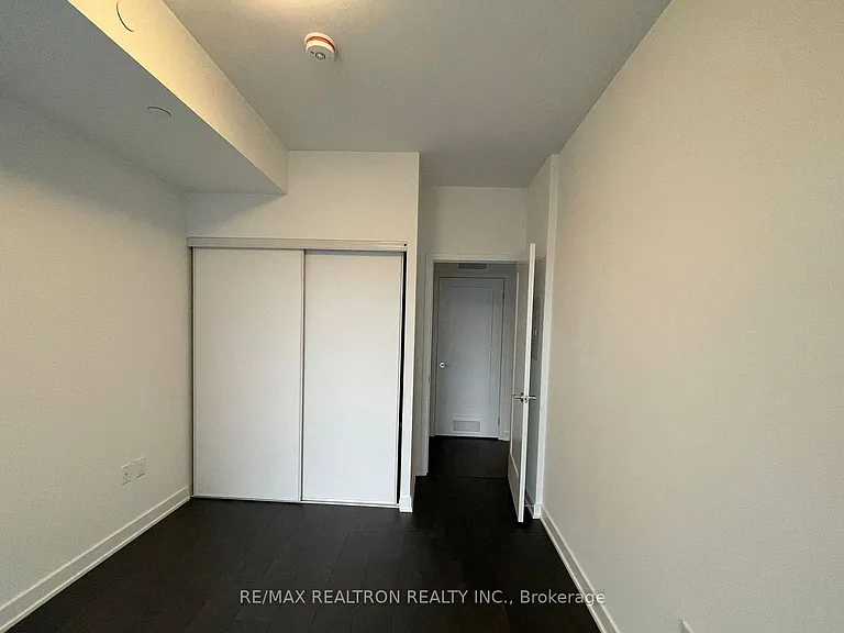 95 Oneida Cres #1106 — Photo 5