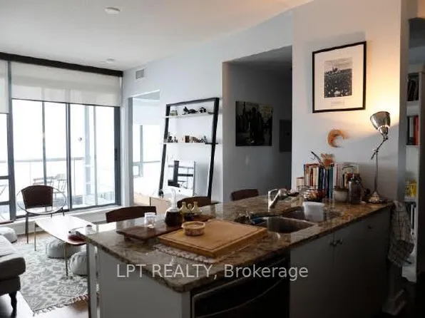 438 King St W Unit 1706, Toronto, ON M5V 3T9