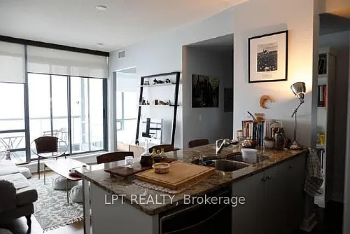 438 King St W #1706 Photo 1
