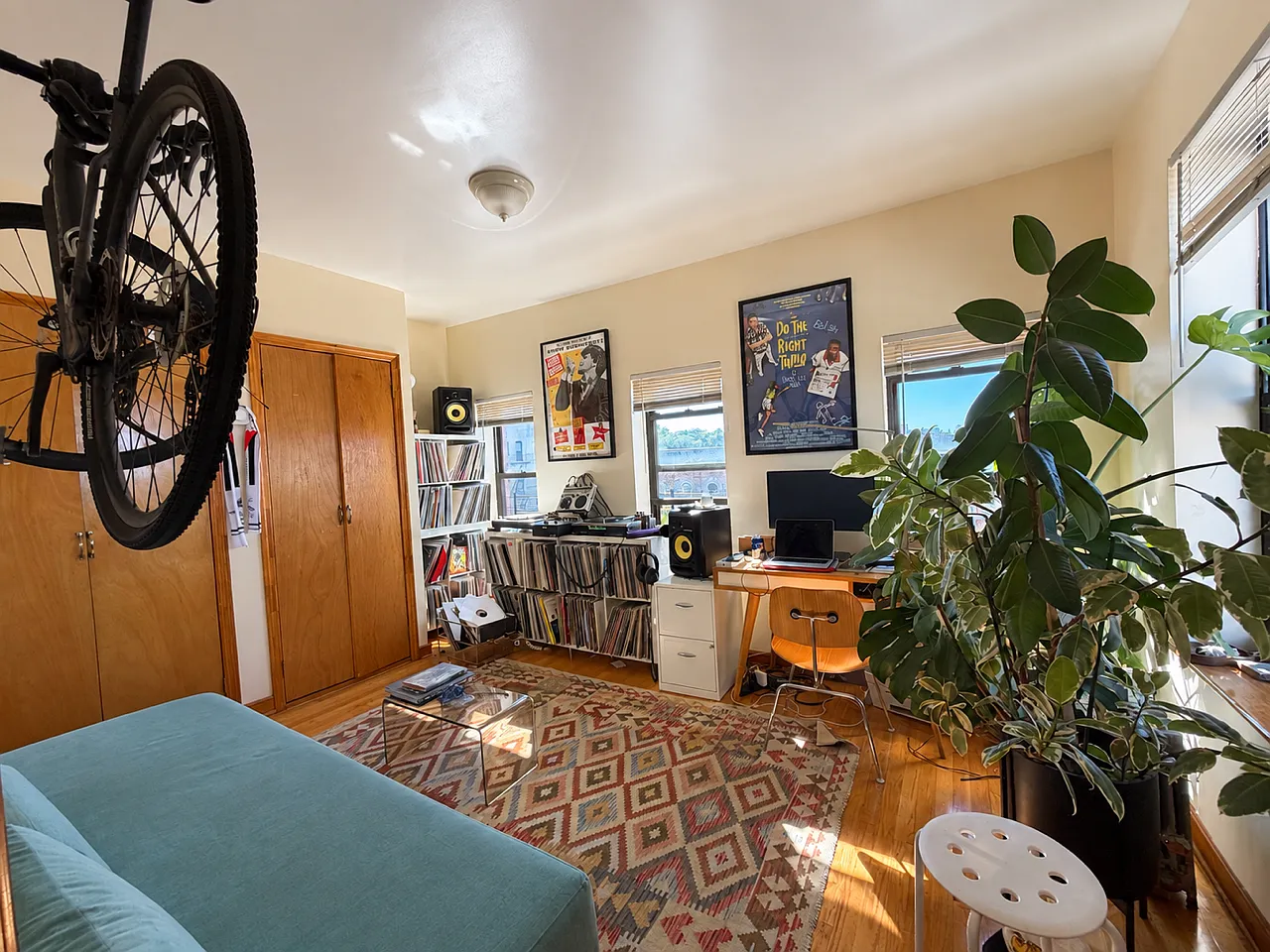 303 Albany Avenue — Photo 2