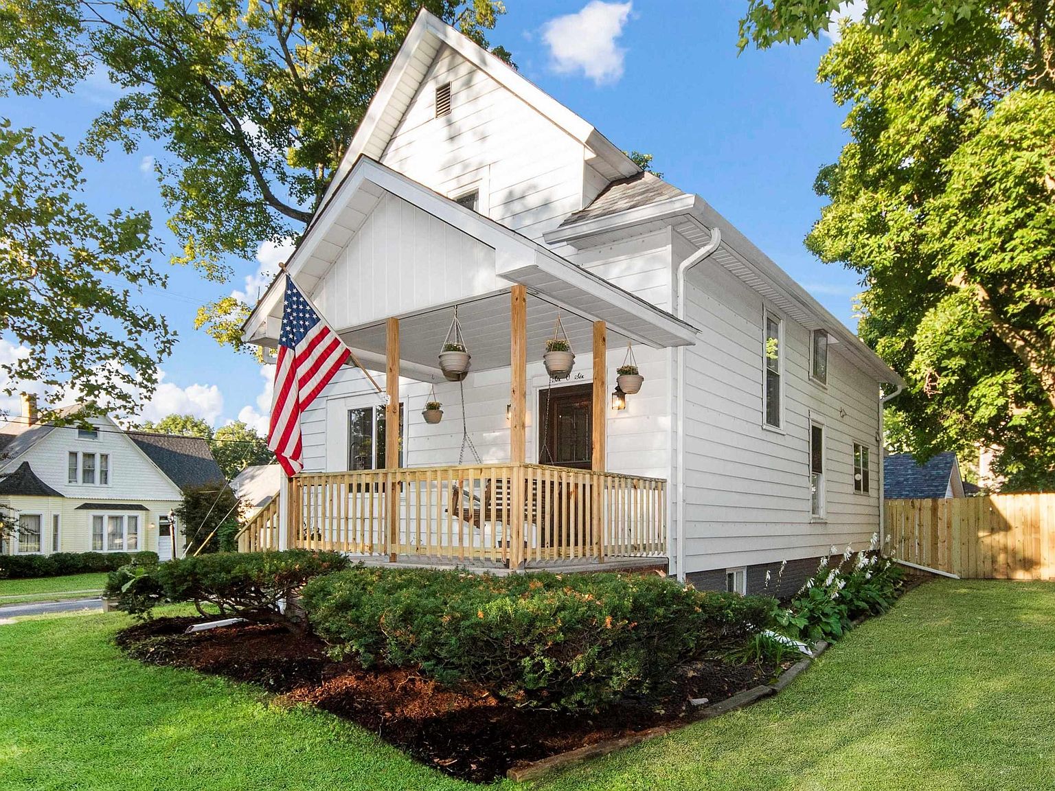 606 S Main St, Eureka, IL 61530 Zillow
