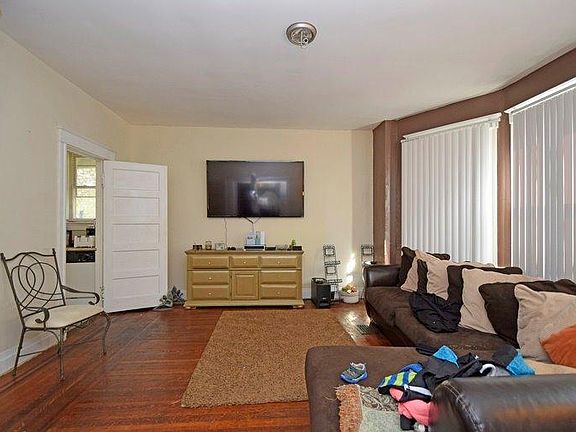 5th image of 256 Ehrman Ave