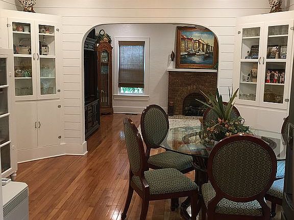 5th image of 301 E Garland St