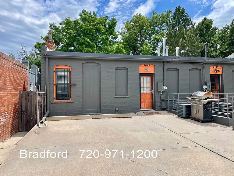 2443 W Argyle Pl — Photo 24
