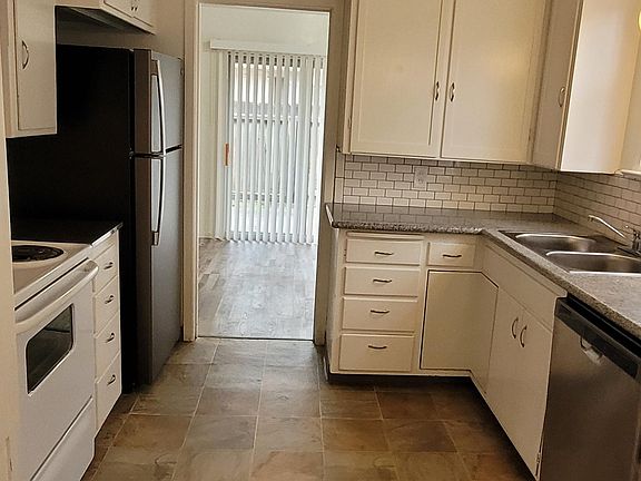 Kitchen - view to dining area