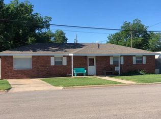 407 16th St, Wellington, TX 79095