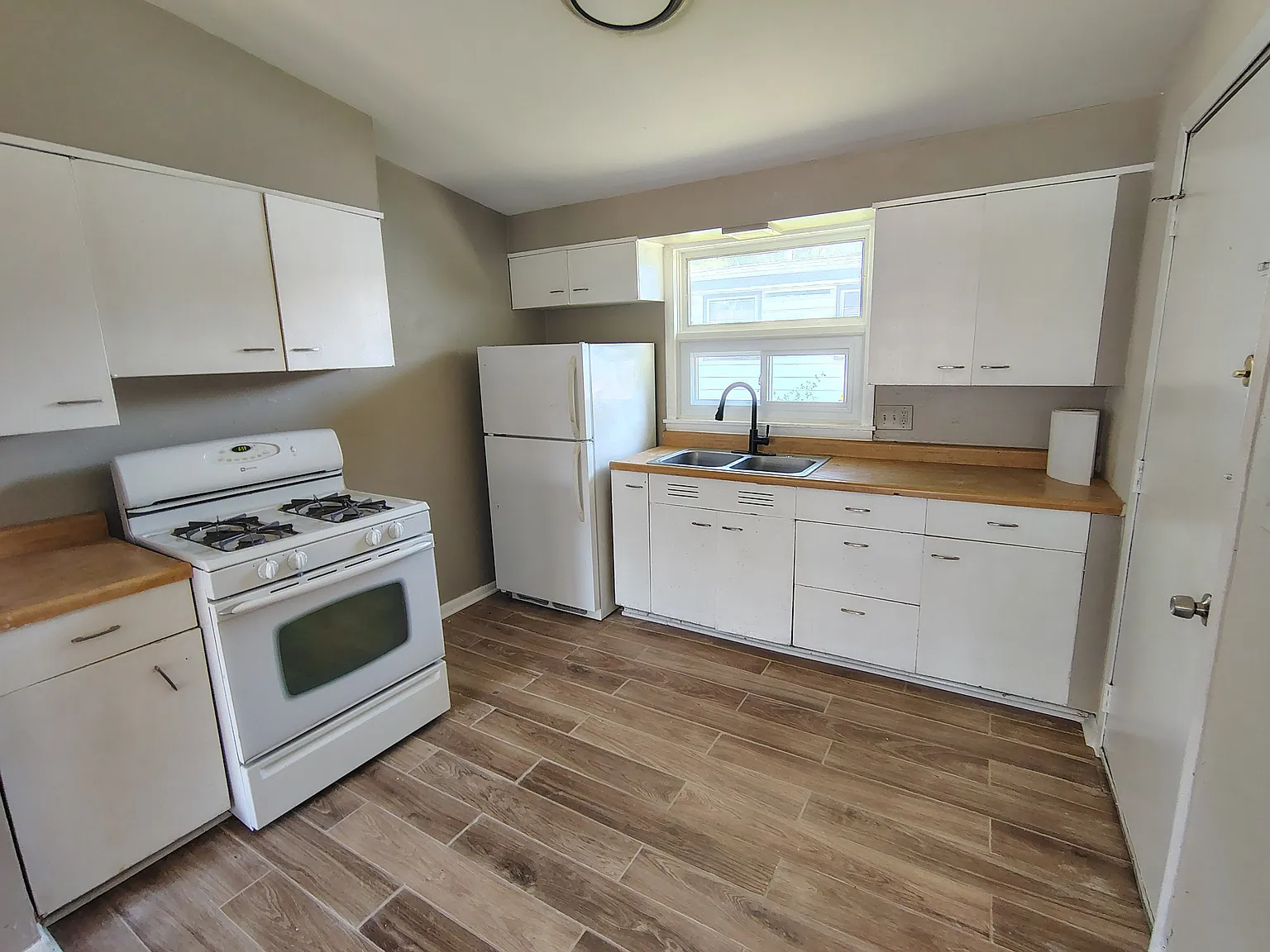 2 bed, 800 sqft, $1,100 — Photo 2