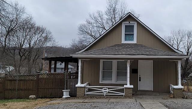 1st image of 560 S Oxford Ave