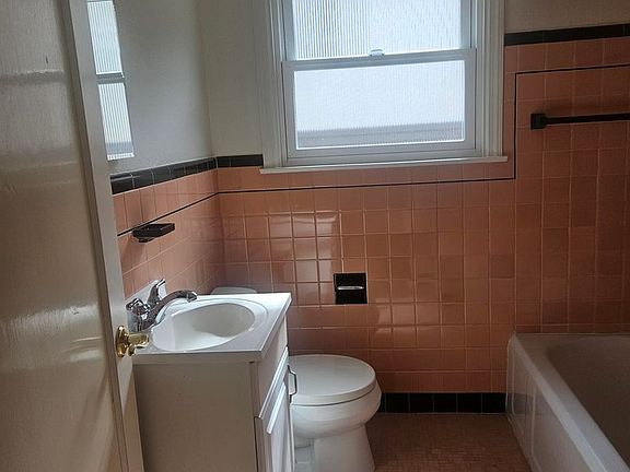 3rd image of 1231 El Camino Real APT 4