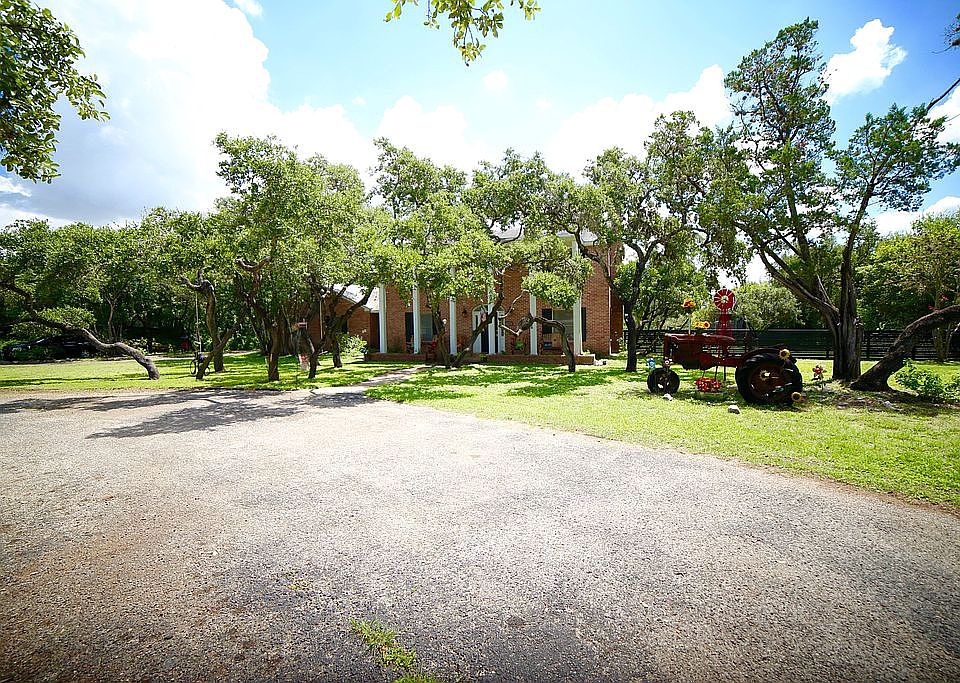 2nd image of 114 Palo Grande St