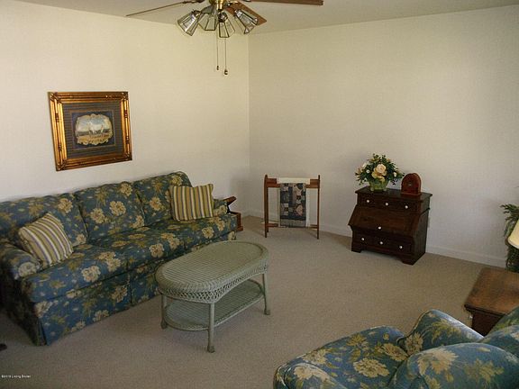 3rd image of 2002 Patricia Dr