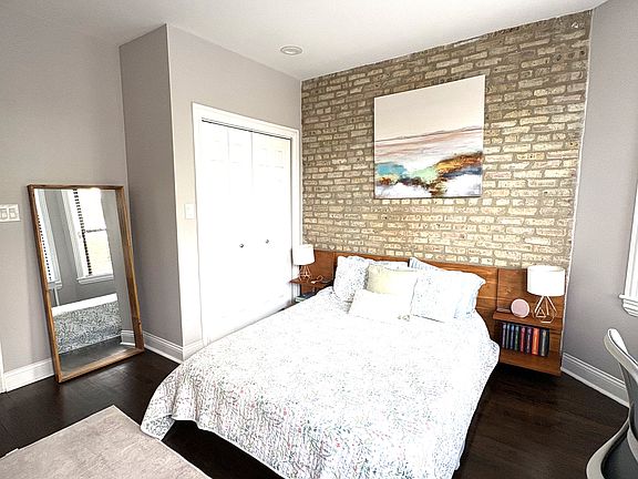 5th image of 2019 N Hoyne Ave #3F