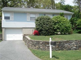 10 Davis Ct, Cranston, RI 02910
