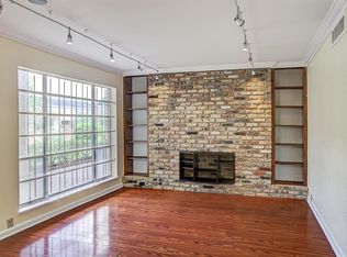 2121 Fountain View Dr APT 17, Houston, TX 77057
