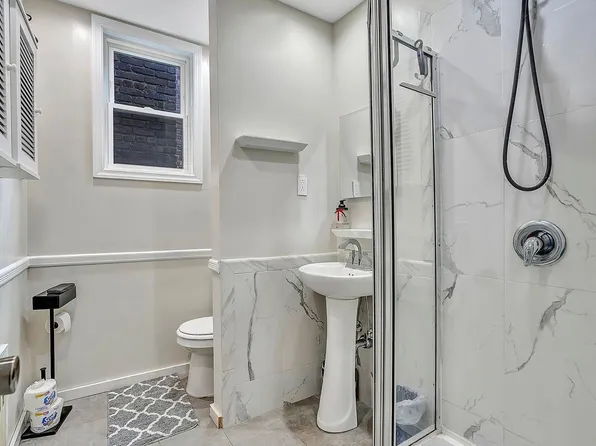 699 Elm Street image 27 of 39