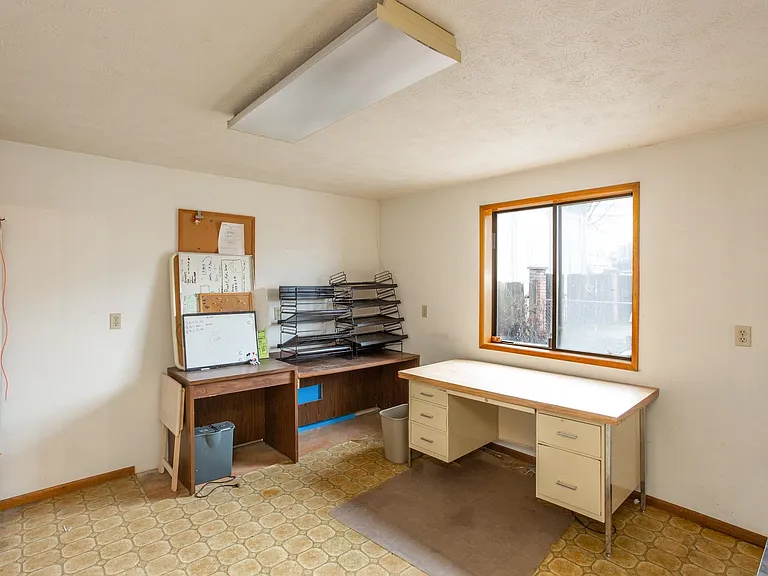 10623 E Montgomery Dr — Photo 12
