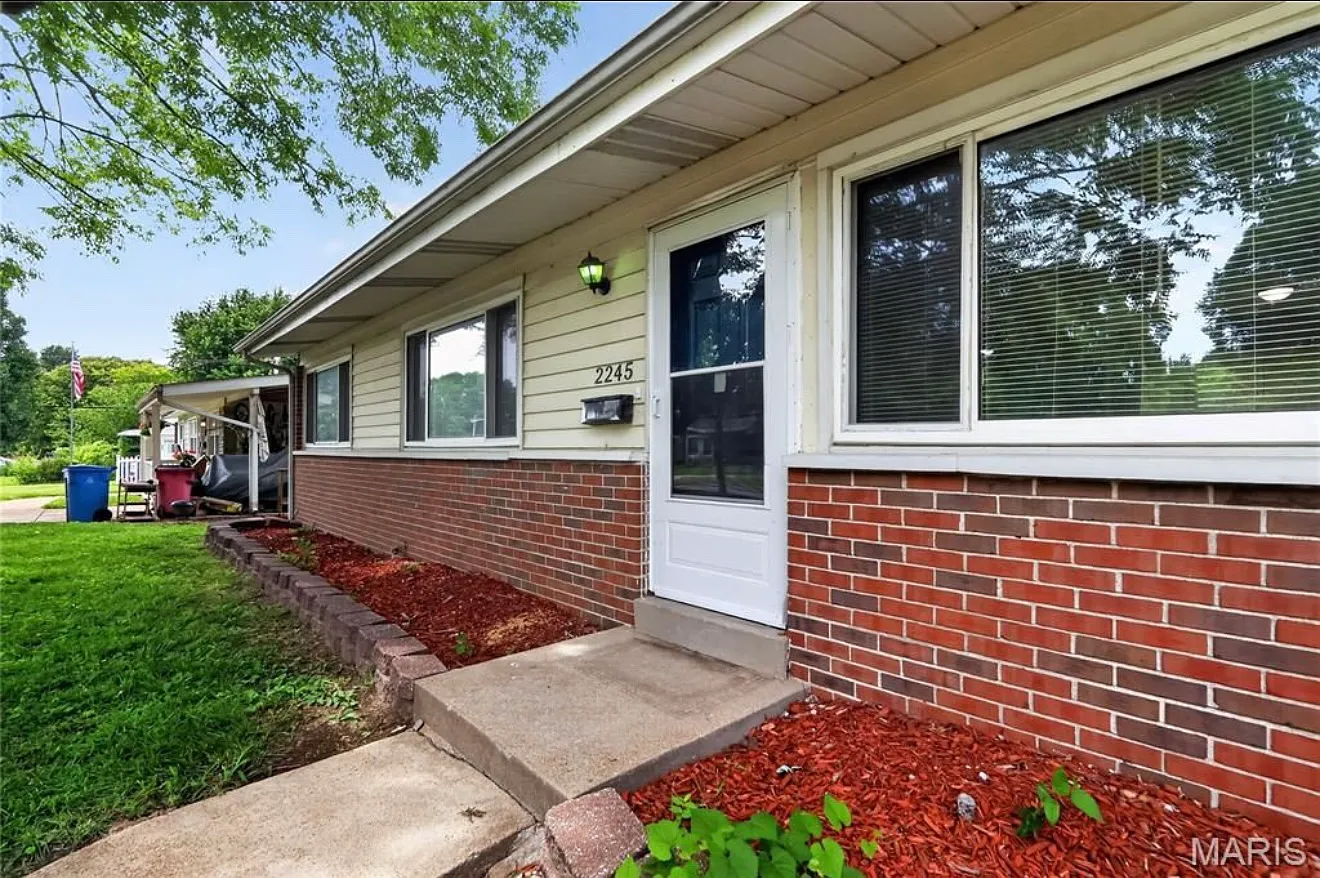 3 bed, 1040 sqft, $1,650 — Photo 3