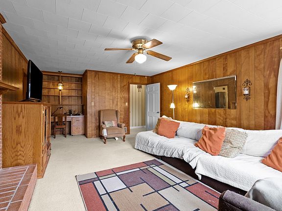 4th image of 1026 Sunset Blvd