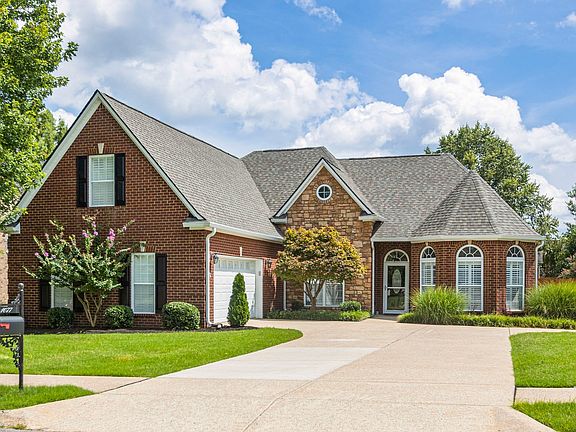 3rd image of 1077 Nealcrest Cir