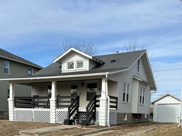 909 W Park Blvd, Taylorville, IL 62568