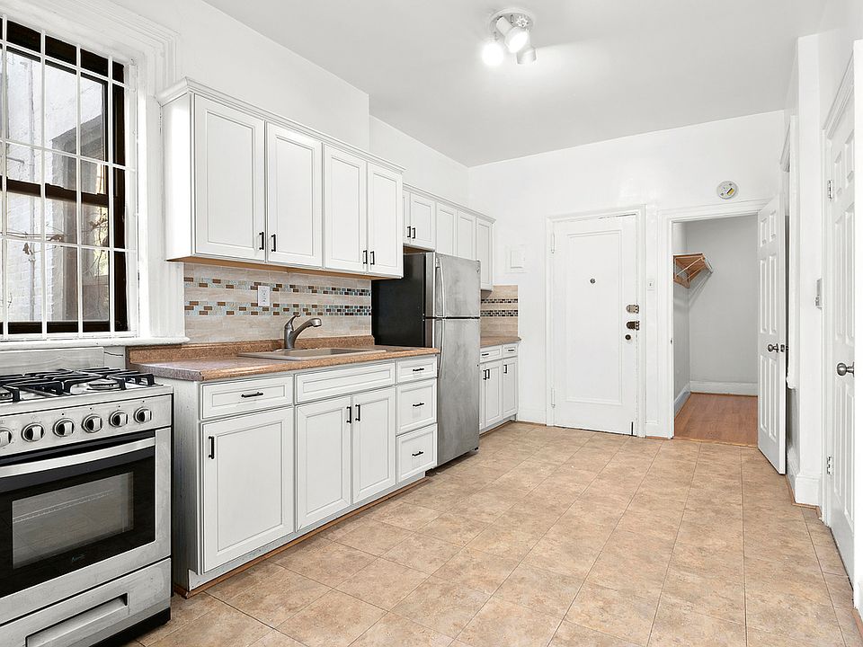 2nd image of 448 W 49th St APT 3A