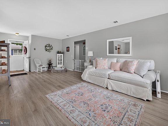 3rd image of 51 Westport Dr #71