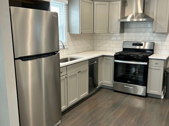 2nd image of 1629 Bay Ave #1