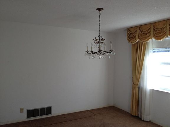 4th image of 228 S Wedgewood Cir