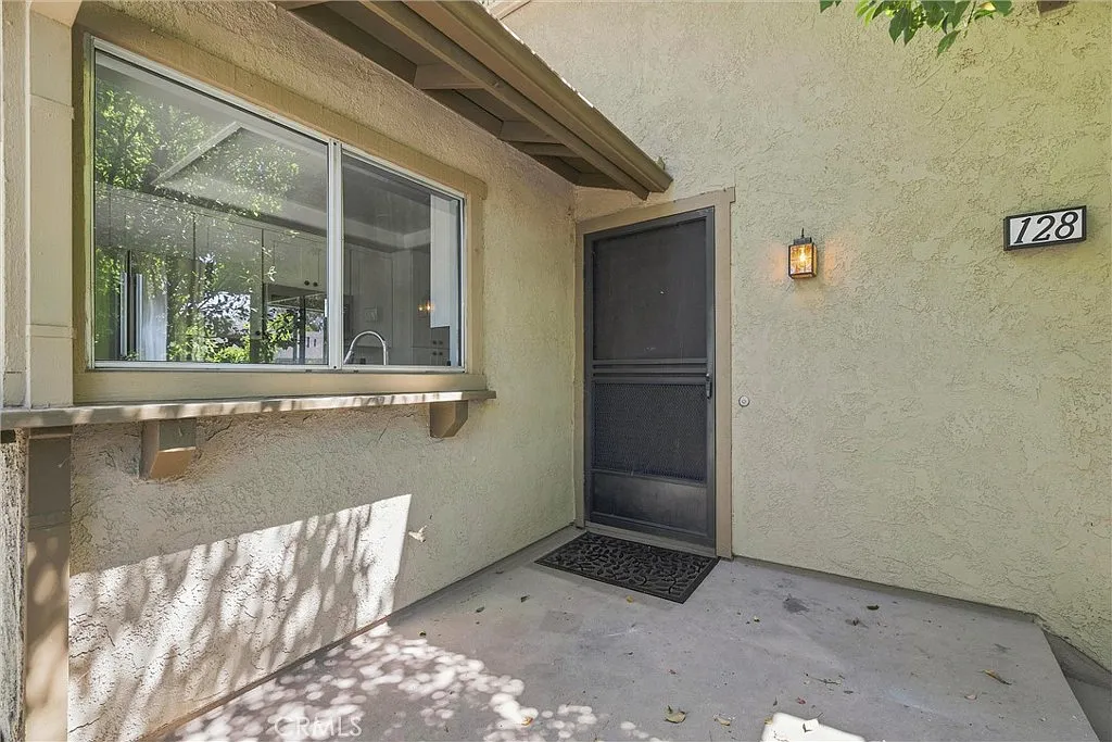 2 bed, 917 sqft, $3,250 — Photo 2
