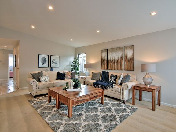 3rd image of 2526 Dixon Dr