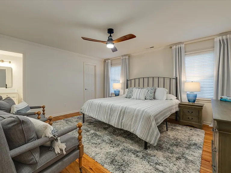 3700 Lindsey Ln — Photo 5